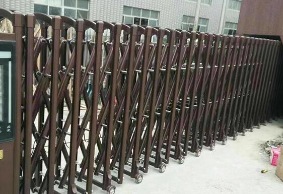 青島市北區南寧路電動(dòng)伸縮門(mén)上門(mén)定制安裝